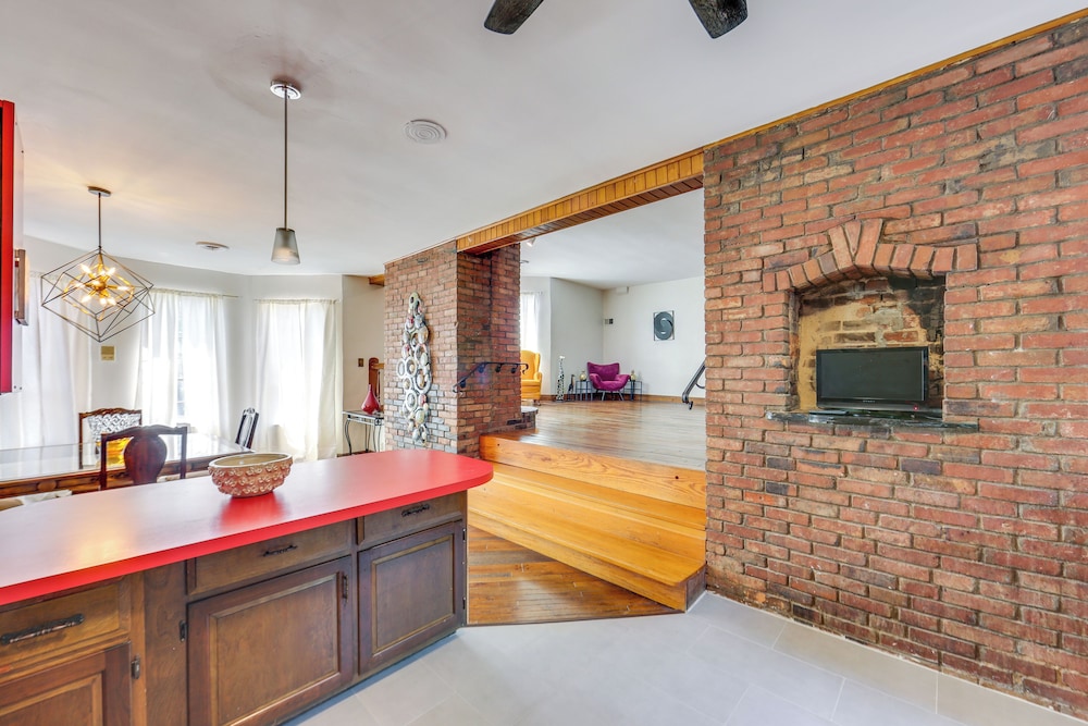 2 Mi to Dtwn Pittsburgh: Family-friendly Townhome!