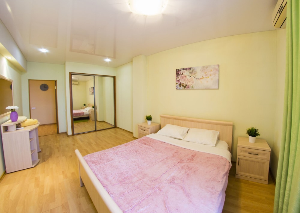 Apartment on Dekabristov 116