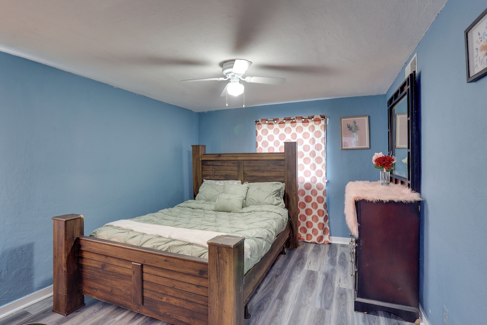 9 Mi to Hersheypark: Spacious Home w/ Deck