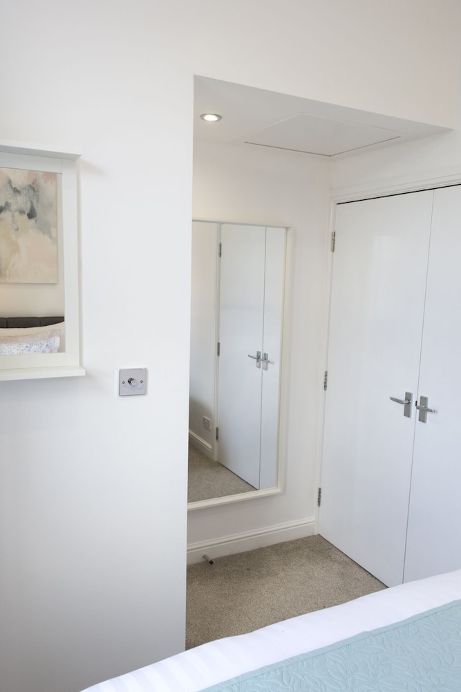 B16 Apartment C, Birmingham view 2
