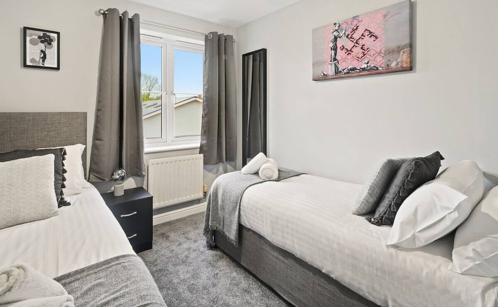 25 Off Weekly Contractor & Family Apt view 4