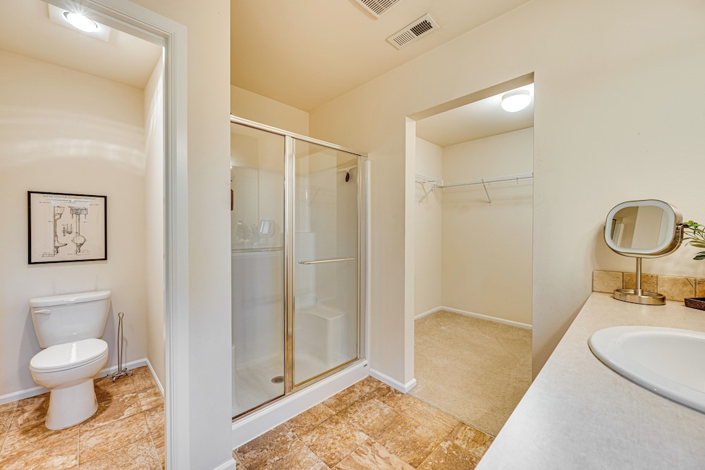 Game Room & Deck: Family-friendly Tumwater Gem