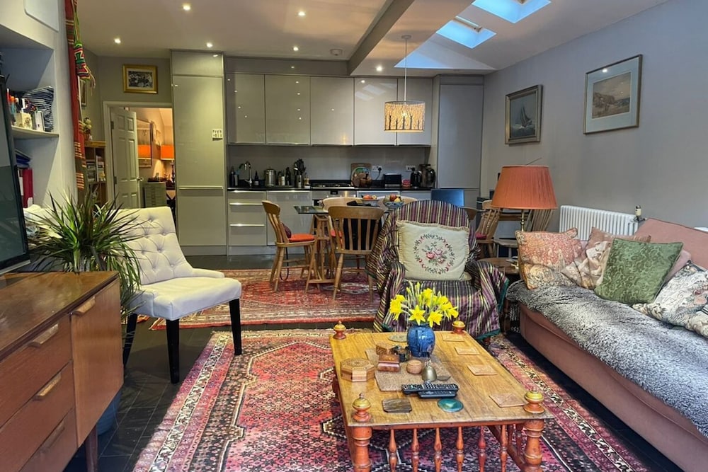 Luxurious 1 Bedroom Flat With Private Garden