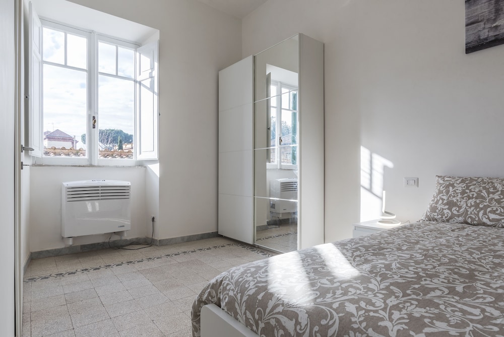 Colosseo & Colle Oppio Cozy Apartment
