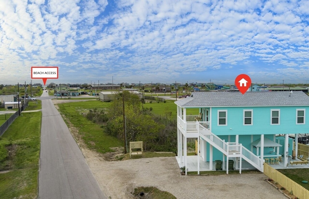Sea Glass Cottage 2 Bedroom Home by RedAwning view 4