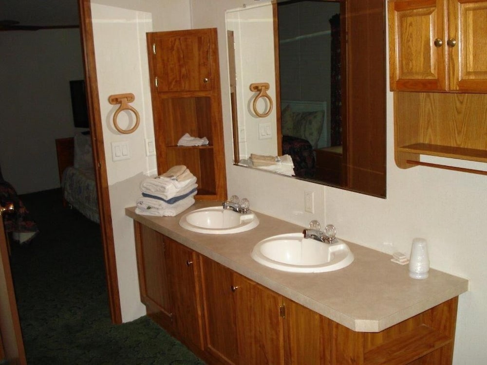 Comfort Green Motel - Property Image 1