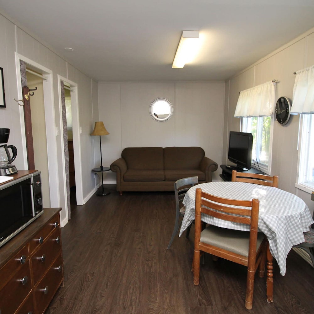 2 Bdrm Country Cottage 4 - Rosewood Cottages