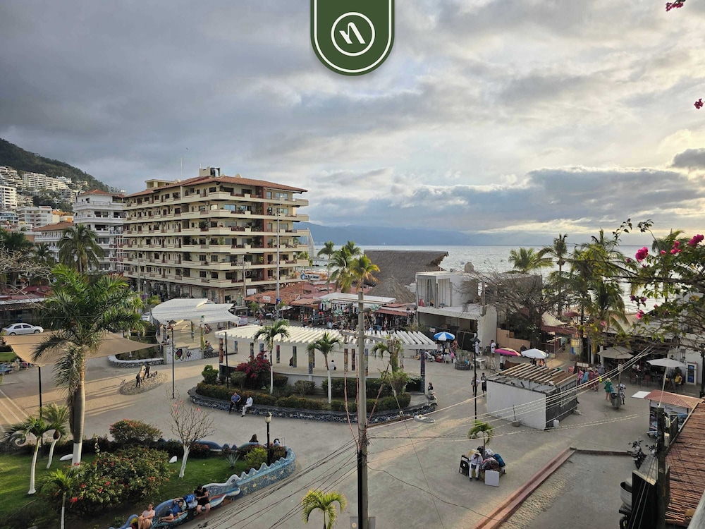 Ocean View 1Br Condo-balcony-beach-pool 406
