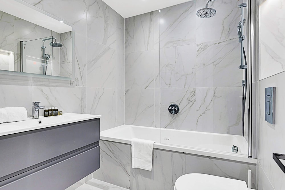 Chiswick Gem: 2 Bedroom Flat