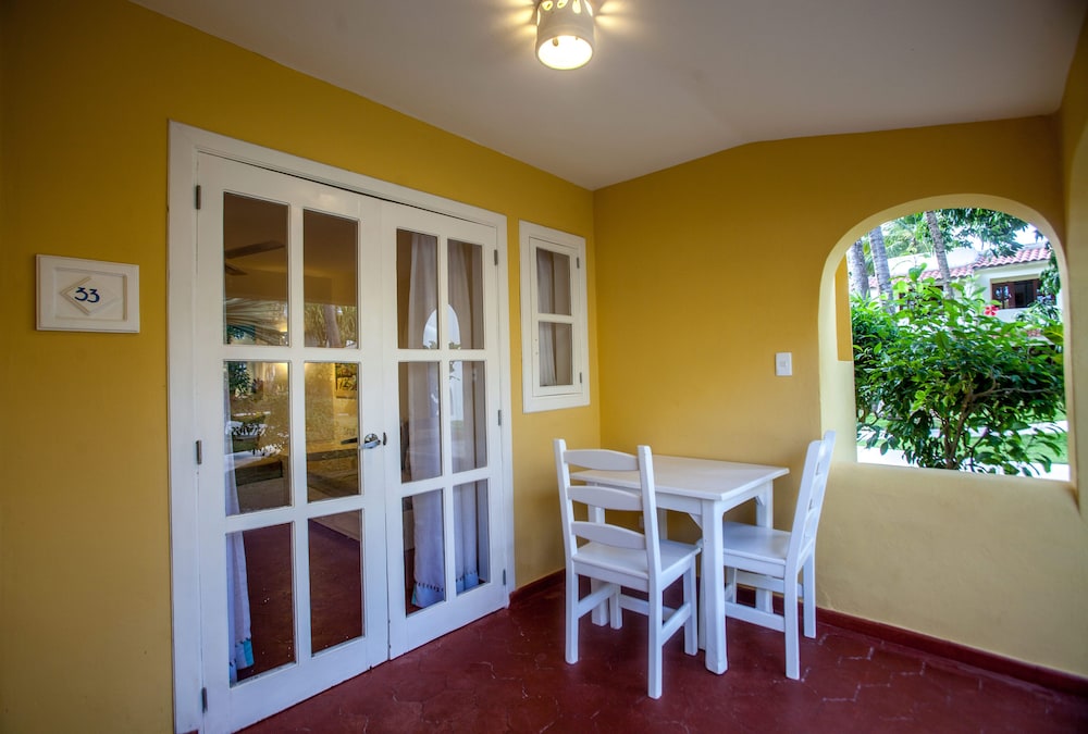 Los Corales Beach Village