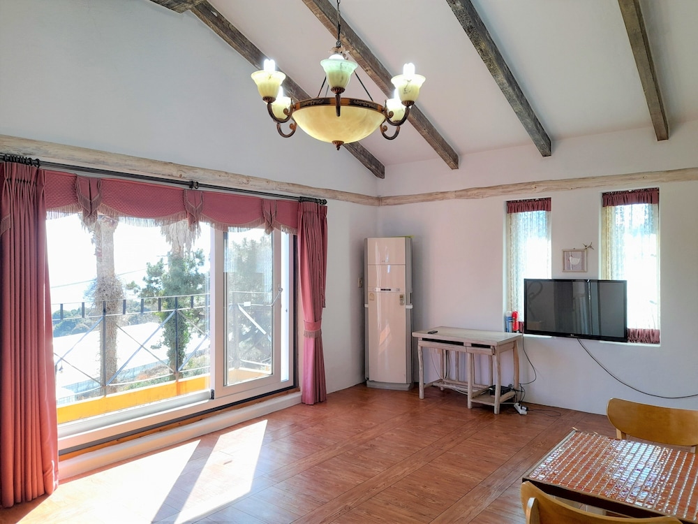 Lime Orange Vill Pension