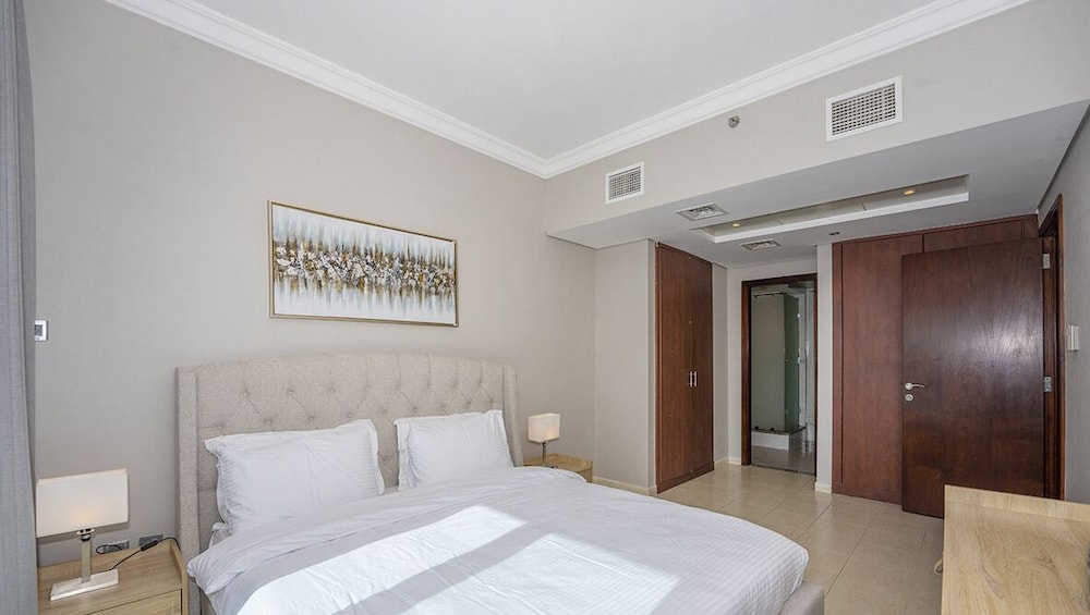 Homesgetaway - JLT Lake Views 1BR