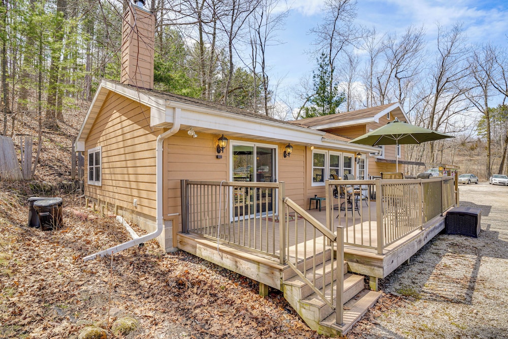 Near Hiking: Lakefront Getaway in Campbellsport!