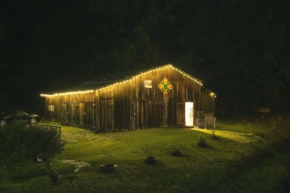 Country Road House and Berries Bed & Breakfast - Farm Stay