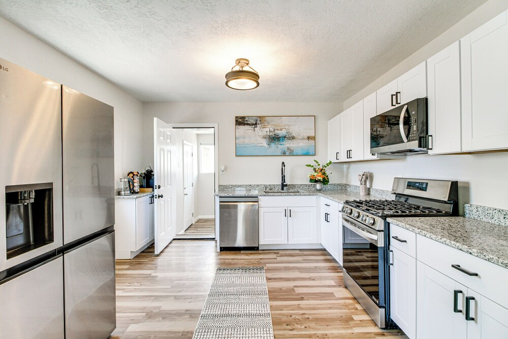 Newly Renovated Albuquerque Retreat w/ Pool Table