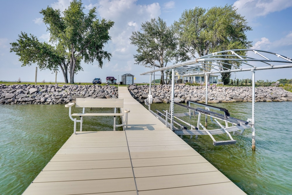 Waterfront Lake Poinsett Retreat w/ Fire Pit! - Property Image 5