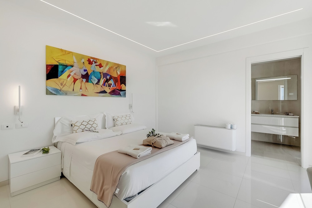 Villa Chimera White With Panoramic Pool
