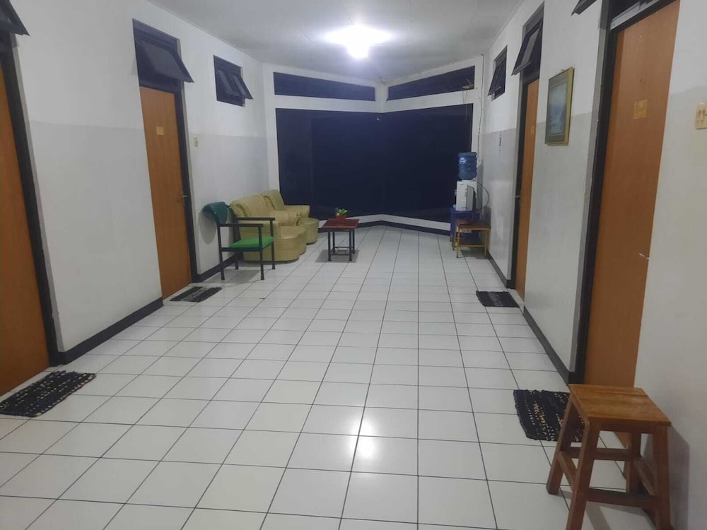 Capital O Cipanas Residence (Villa Agape)
