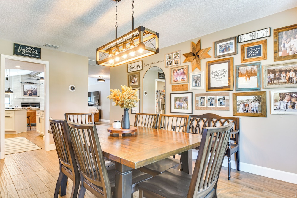 2 Blocks to Golf Course: Spacious Tampa Home!