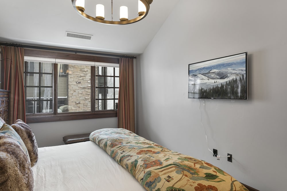 Arrowleaf Lodge- Two Bedroom #401 2 Condo