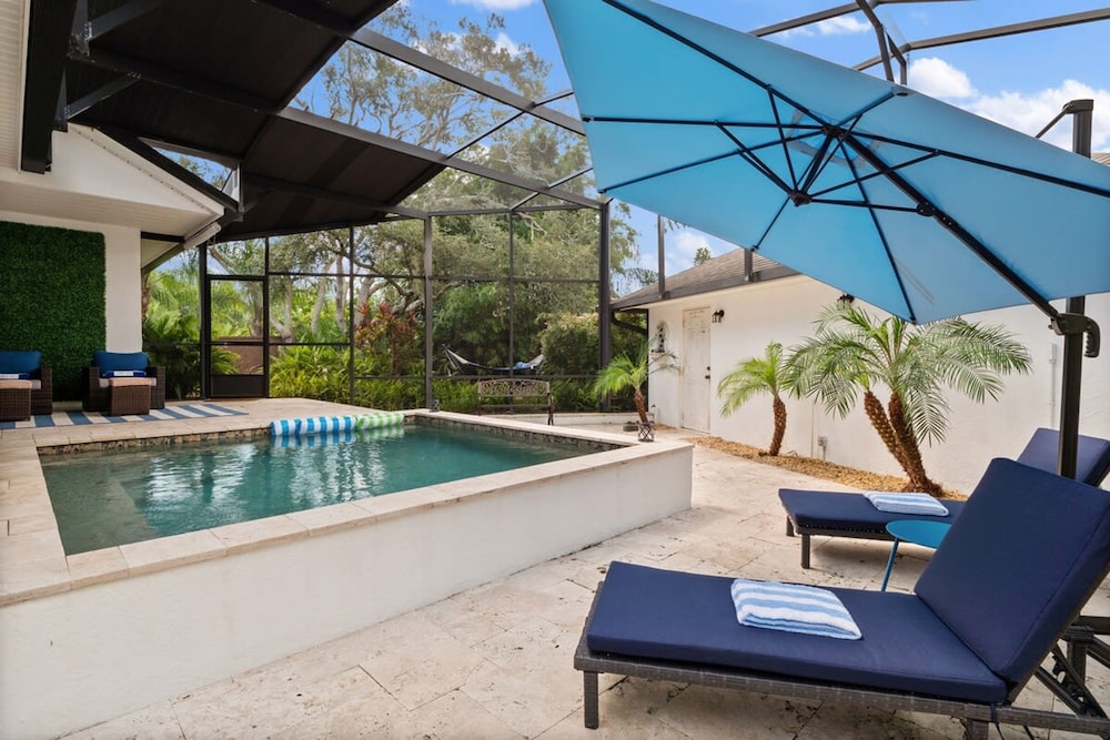 Beach Cottage 3 Bed 2 Bath Heated Pool Free Golf Cart Bring Your Boat RV Private 1AC lot