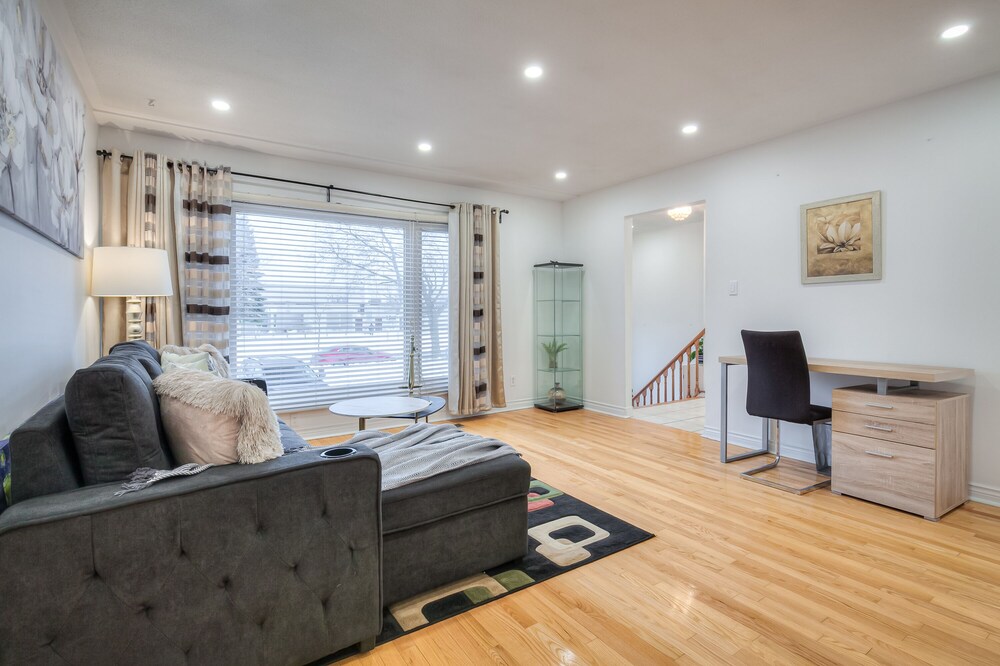 Spacious Breathtaking 4br Villa in the heart of Toronto