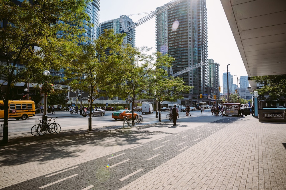 QuickStay - Premium 2-Bedroom with CN Tower & Lake Views