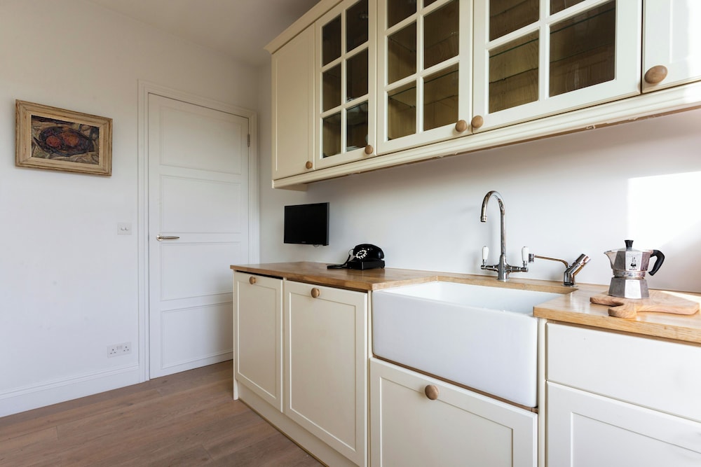 Cresswell Gardens IV by Onefinestay