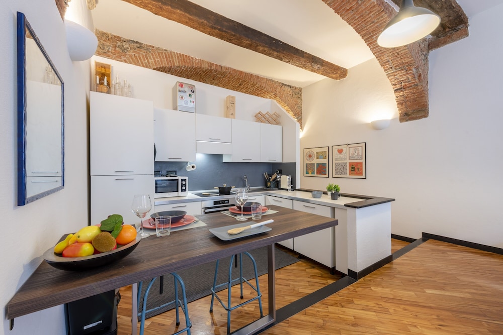 Charming Flat Next to Genoa's Aquarium