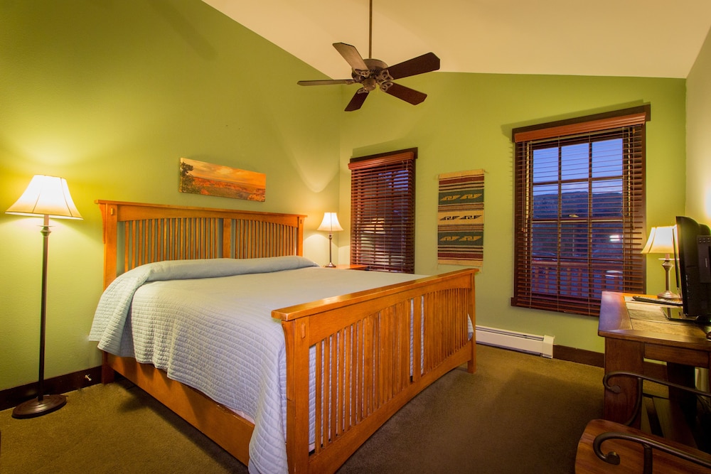 Marys Lake Lodge Mountain Resort and Condos