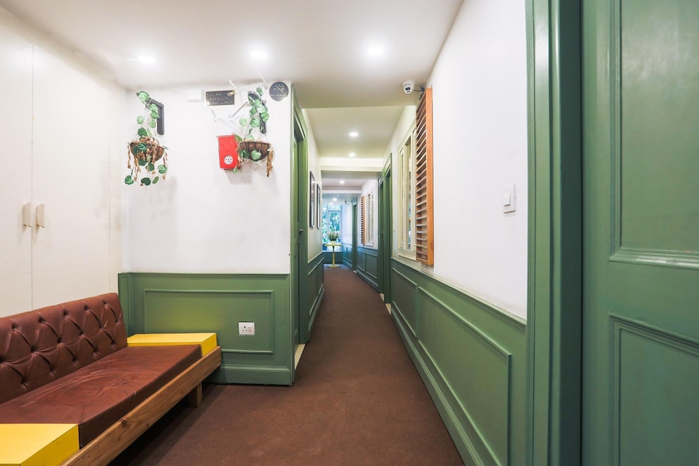 Cozy Stays Near Pacific Mall Rajpur Dehradun