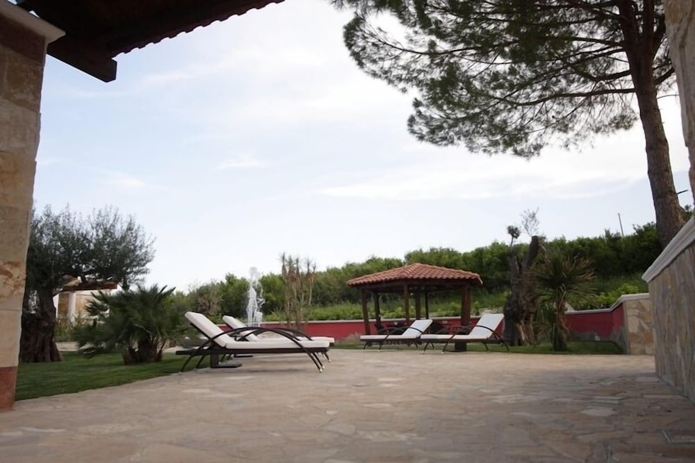 La Maison Rouge Resort