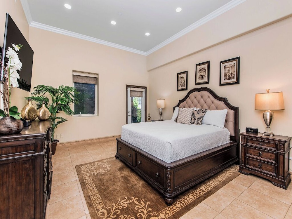 Robmar Mansion - Beverly Hills Mediterranean Estate With Pool & Sport Court
