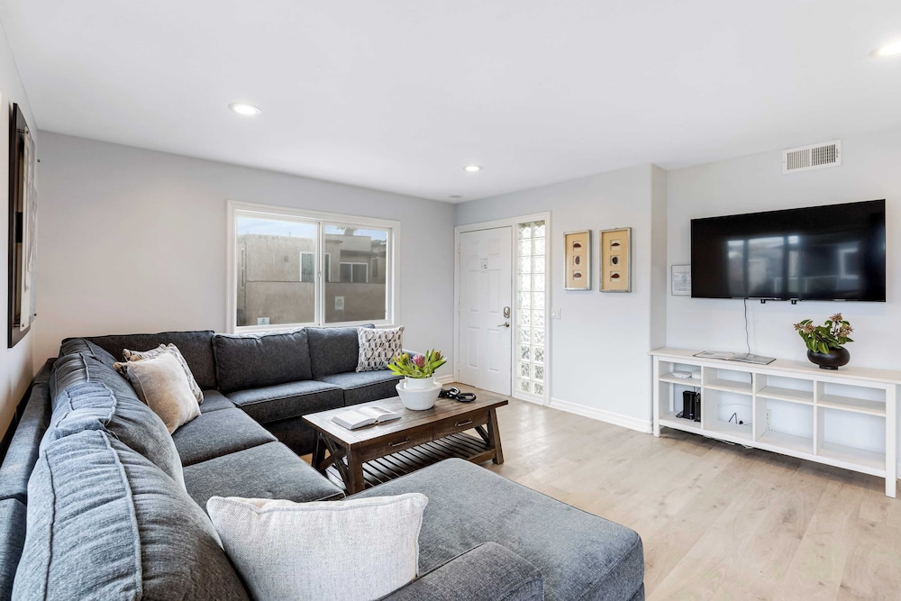 Sleeps 18 Steps to the Beach, Shops & Eateries Ocean Views, Patio, Fire Pit