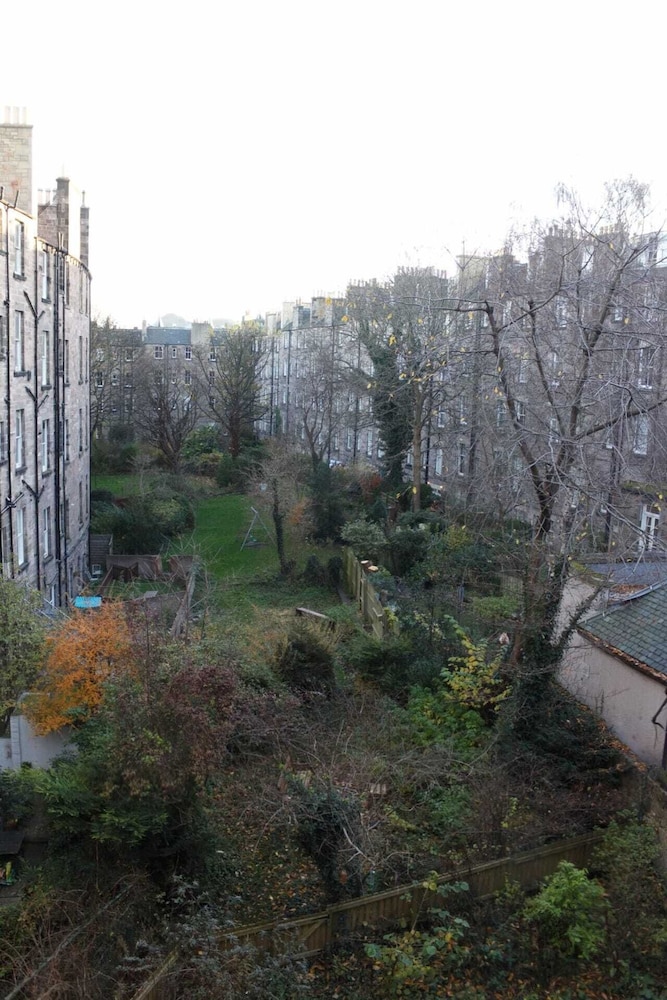 Traditional Apartment oer the Meadows