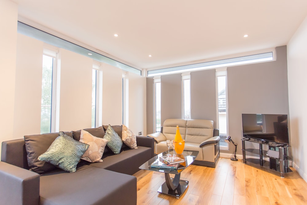 Oxford Vacations - Razia Apartments - Property Image 16
