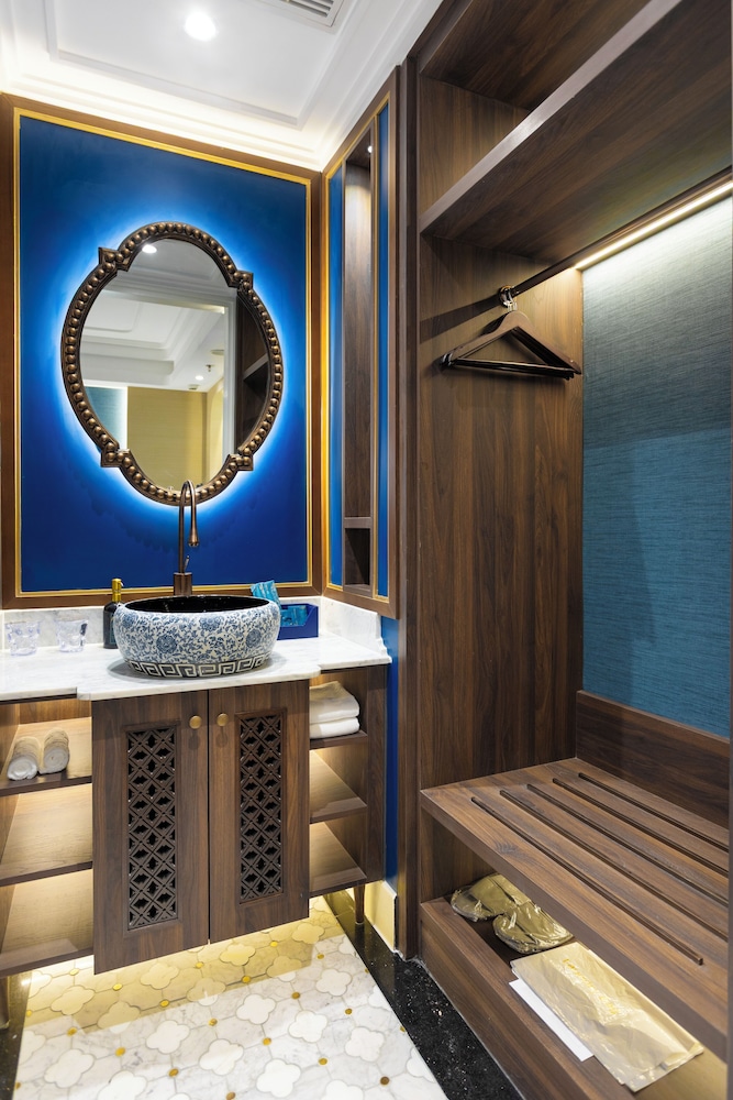ASHLEY NEWAIR Menteng with Air Purifier