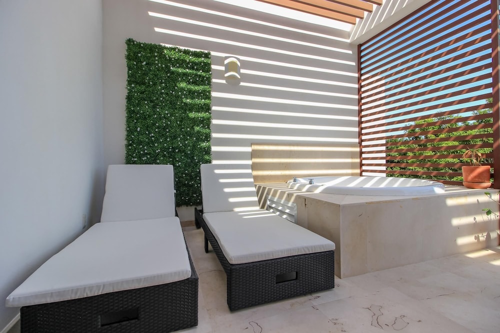 Impressive Penthouse With Hot Tub and Rooftop Terrace in Bahia Principe view 4