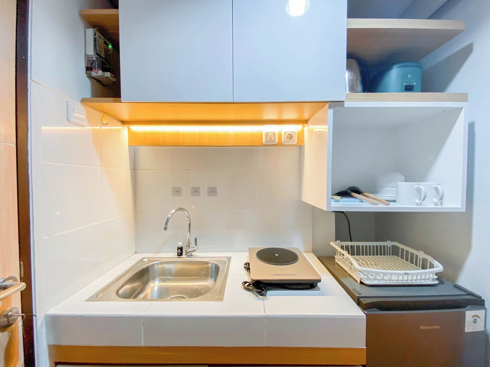 Cozy And Enjoy Living Studio At The Alton Apartment