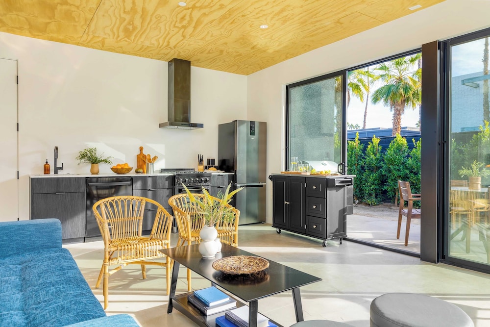 Blackhaus B : 4 Bedroom Suite by Avantstay 4-rooms