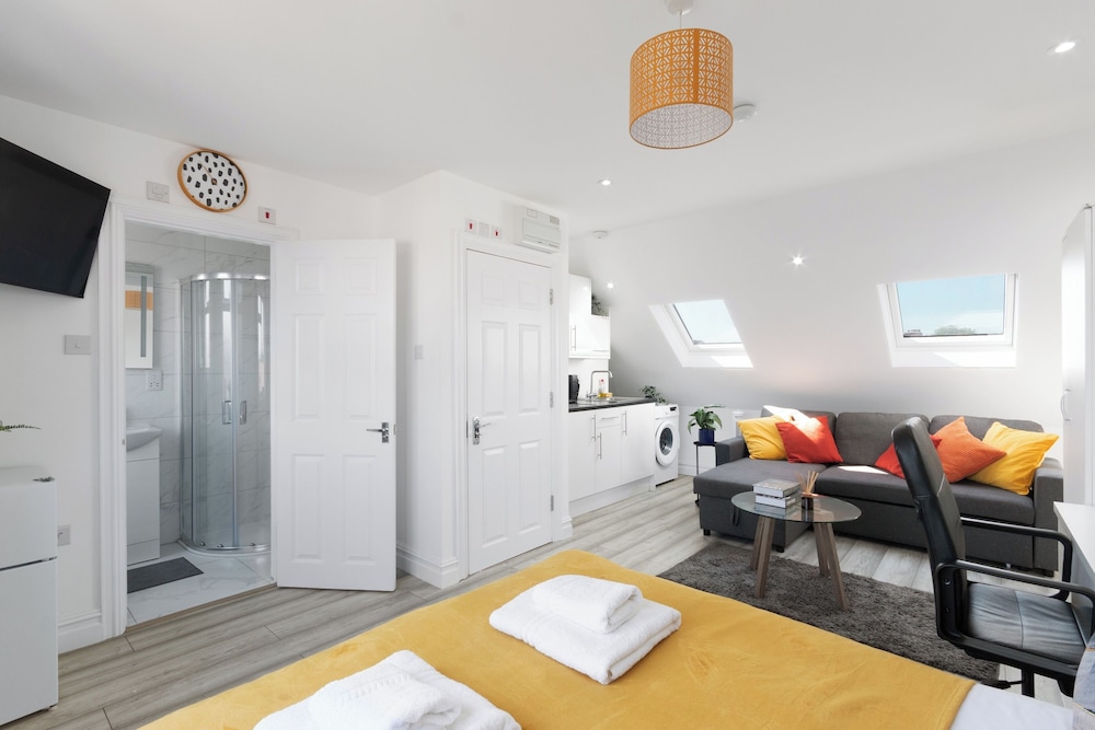 City Apartment - Sleeps 4 & Free Parking