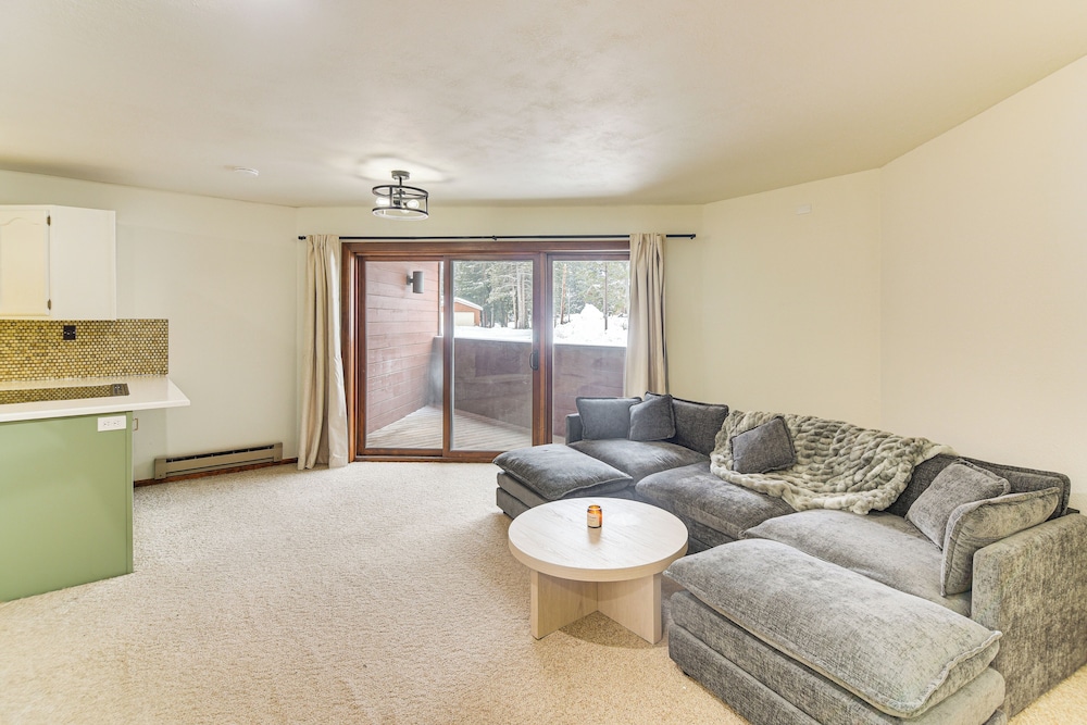 Walk to Winter Park Resort: Condo w/ Hot Tub!