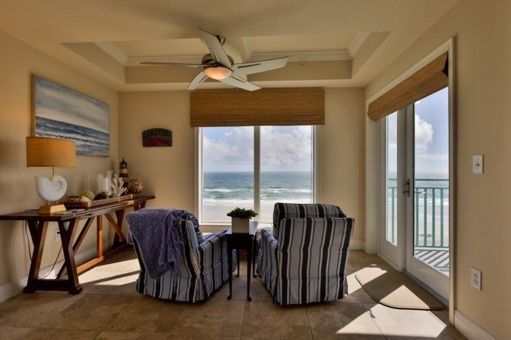 Oceanfront Condo With Beautiful Views 2 Bedroom Condo