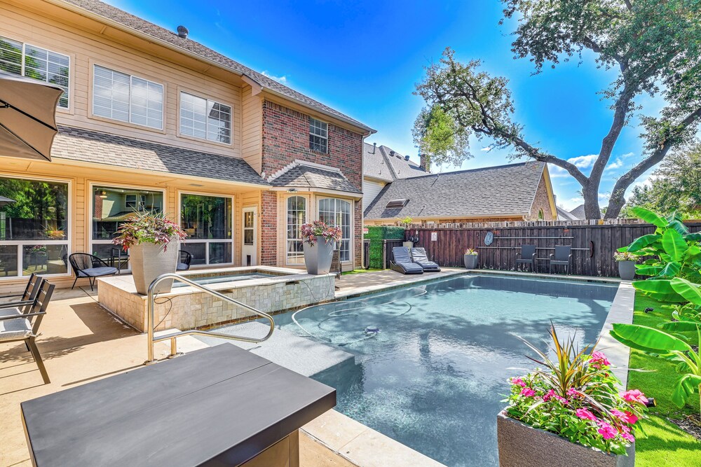 Relax By Pool, Soak in Hot Tub: Plano Home