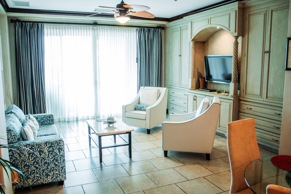 CR Luxury Los Sueños Condos