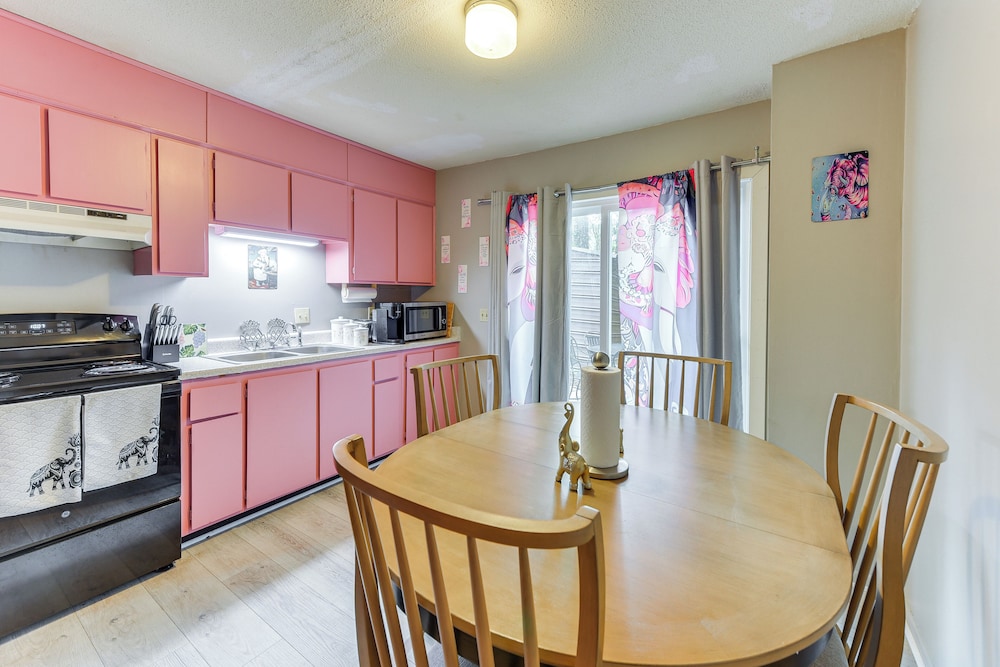 2 Mi to Coligny Beach: Hilton Head Home w/ Patio