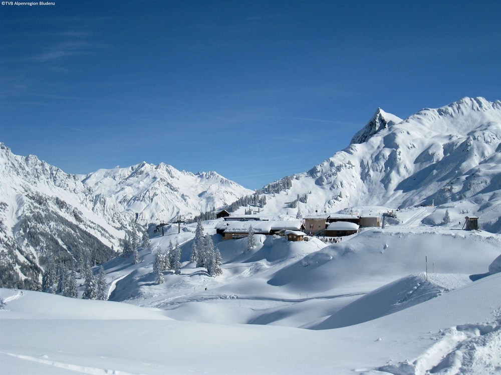 Vibrant Apartment near Ski Slopes in Brand