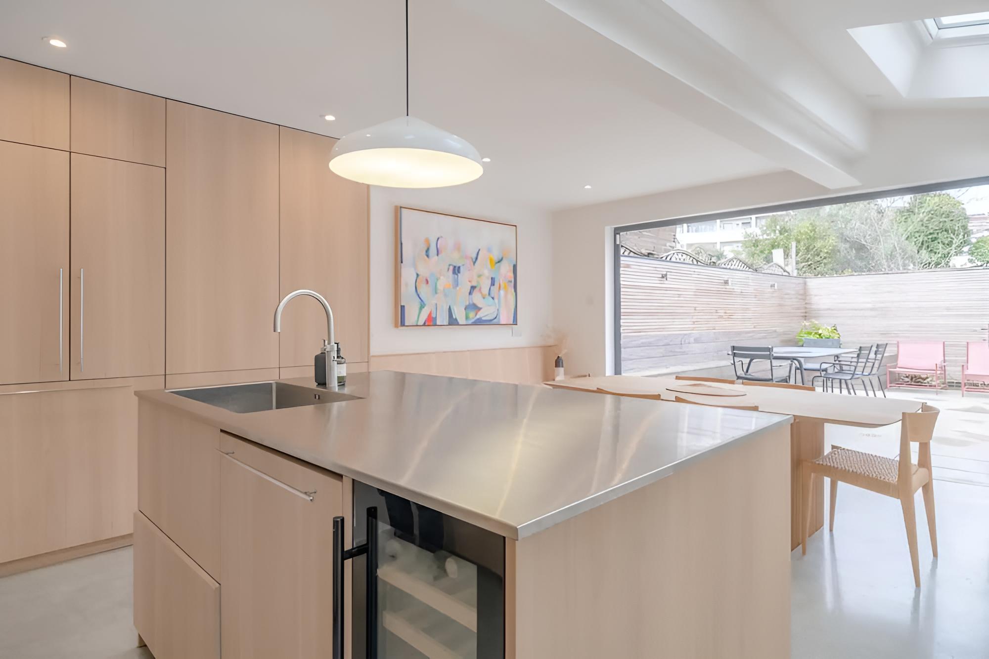 Beautiful Minimalistic 2BD House - Victoria Park