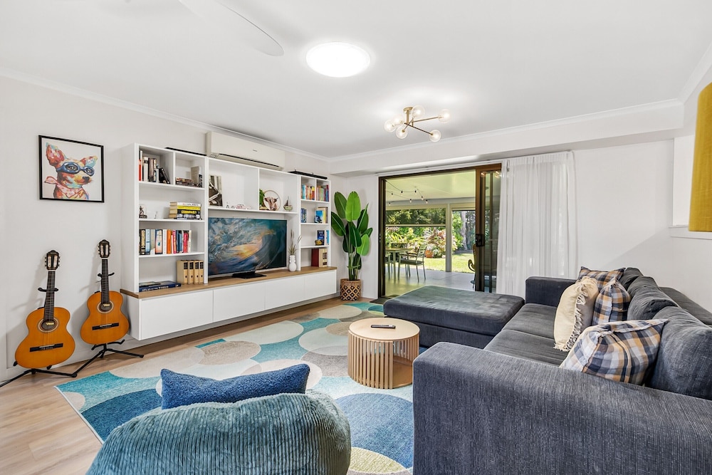 Family Home Near Cafes and Surf Beaches