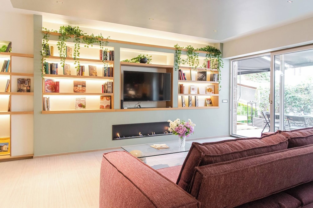 Charming Roma Apartment With Terrace - Perfect for Families and Friends